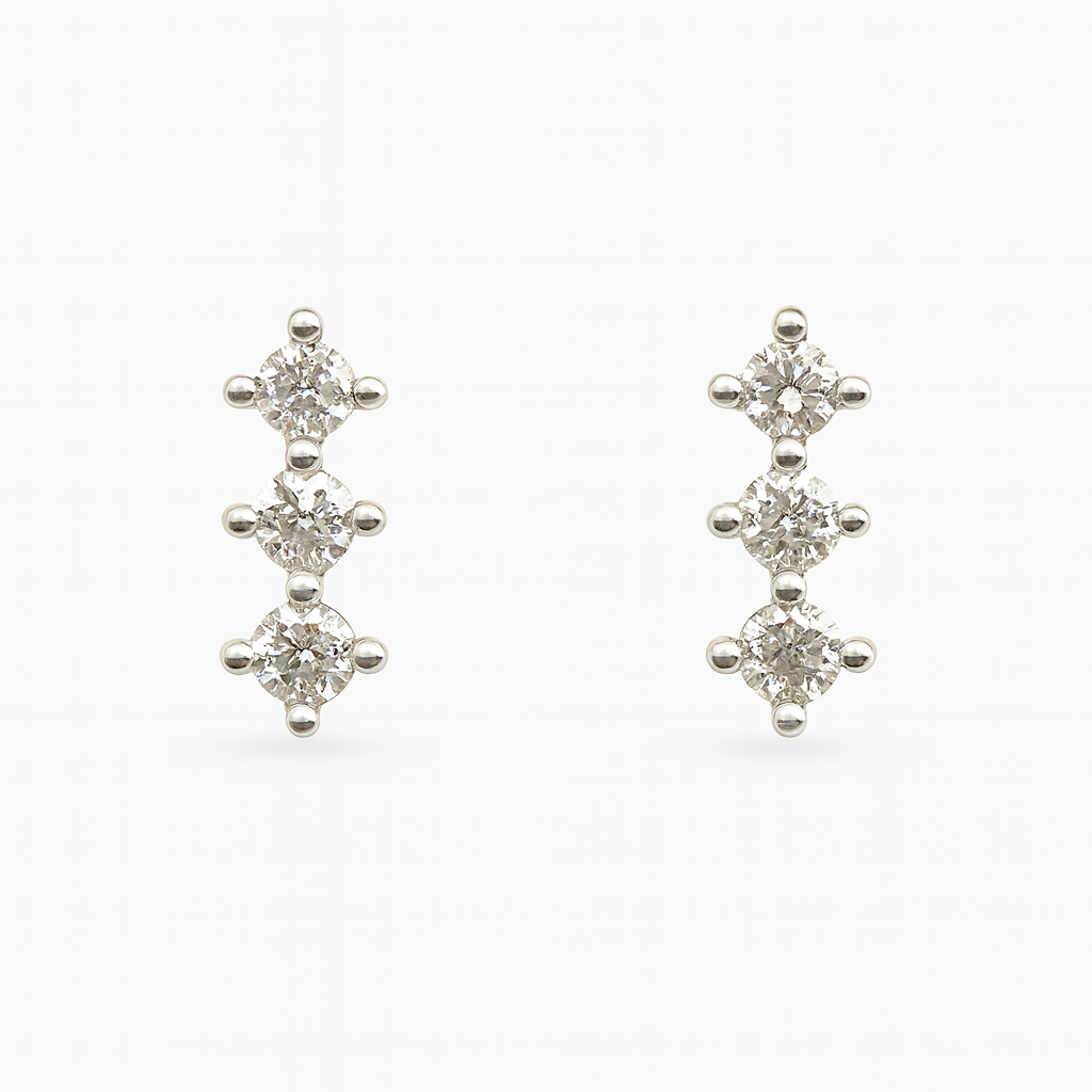 Beautiful 18 Kt Gold  Natural Diamond Earing
